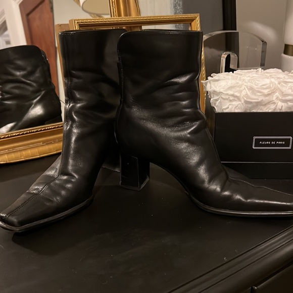 Sergio Rossi Vintage Square Toe Leather Ankle Boots - Picture 3 of 9